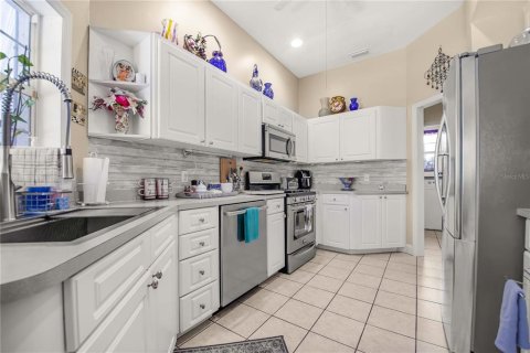 House in Winter Haven, Florida 4 bedrooms, 192.21 sq.m. № 1760638 - photo 16