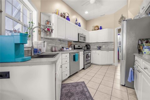 House in Winter Haven, Florida 4 bedrooms, 192.21 sq.m. № 1760638 - photo 17