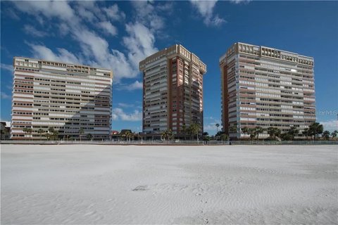 Condominio en alquiler en Redington Shores, Florida, 2 dormitorios, 108.23 m2 № 1683122 - foto 28