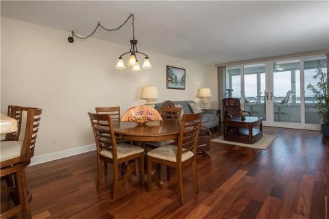 Condominio en alquiler en Redington Shores, Florida, 2 dormitorios, 108.23 m2 № 1683122 - foto 9