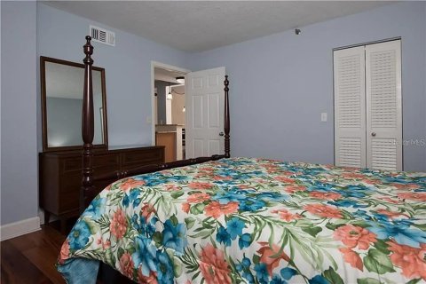 Condominio en alquiler en Redington Shores, Florida, 2 dormitorios, 108.23 m2 № 1683122 - foto 17