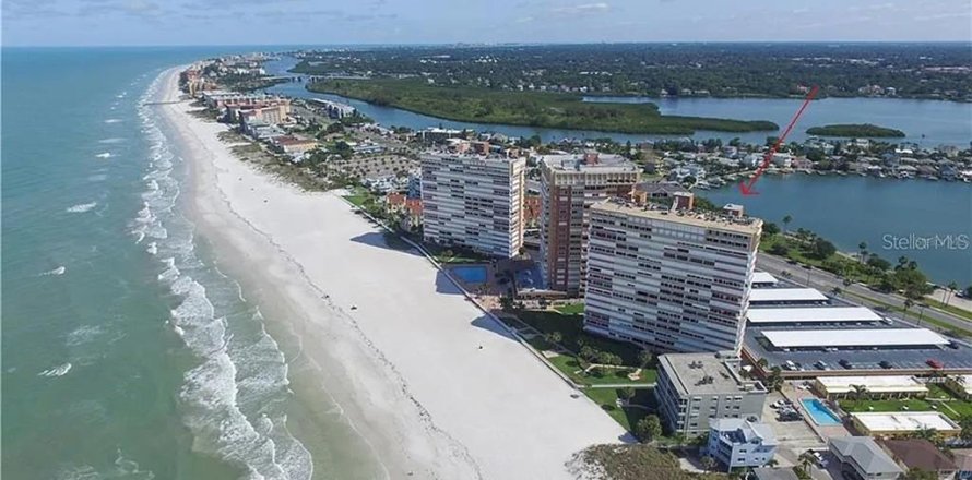 Condominio en Redington Shores, Florida, 2 dormitorios  № 1683122