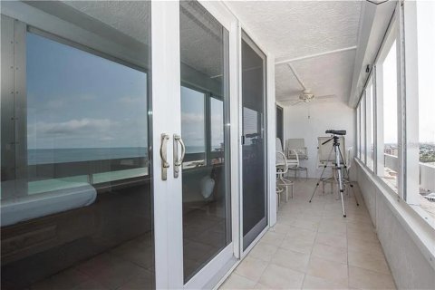 Condominio en alquiler en Redington Shores, Florida, 2 dormitorios, 108.23 m2 № 1683122 - foto 12