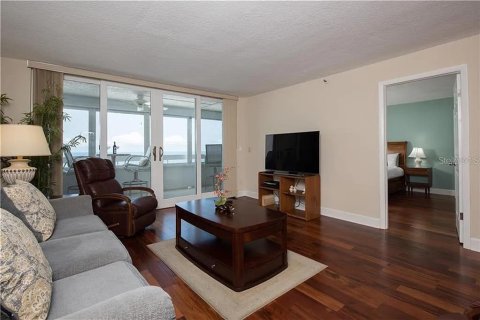 Condominio en alquiler en Redington Shores, Florida, 2 dormitorios, 108.23 m2 № 1683122 - foto 8