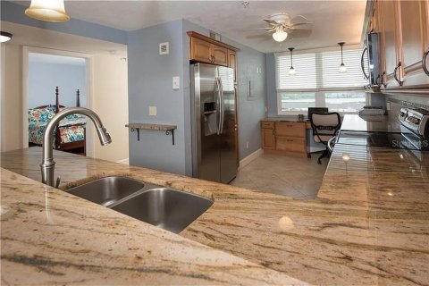 Condominio en alquiler en Redington Shores, Florida, 2 dormitorios, 108.23 m2 № 1683122 - foto 4