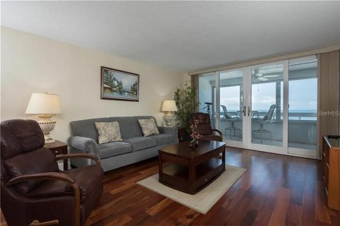 Condominio en alquiler en Redington Shores, Florida, 2 dormitorios, 108.23 m2 № 1683122 - foto 5