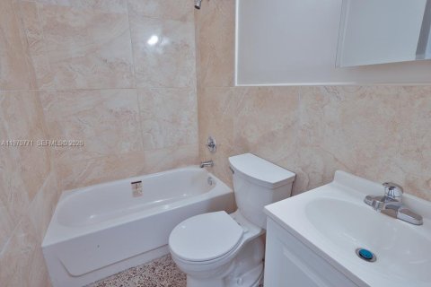 Villa ou maison à louer à Miami, Floride: 1 chambre, 144.09 m2 № 2031451 - photo 10