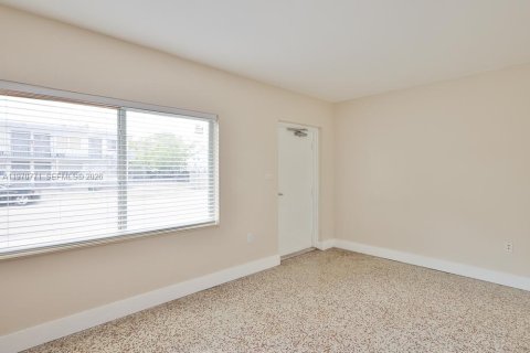 Villa ou maison à louer à Miami, Floride: 1 chambre, 144.09 m2 № 2031451 - photo 13
