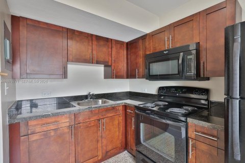 Villa ou maison à louer à Miami, Floride: 1 chambre, 144.09 m2 № 2031451 - photo 2