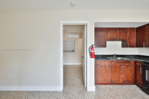 Villa ou maison à louer à Miami, Floride: 1 chambre, 144.09 m2 № 2031451 - photo 4