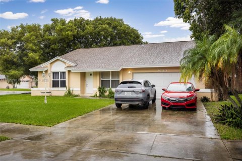 Villa ou maison à vendre à Cutler Bay, Floride: 4 chambres, 195.75 m2 № 2081477 - photo 4
