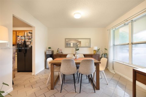 Villa ou maison à vendre à Cutler Bay, Floride: 4 chambres, 195.75 m2 № 2081477 - photo 6