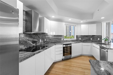 Condo in Aventura, Florida, 3 bedrooms  № 1860215 - photo 16