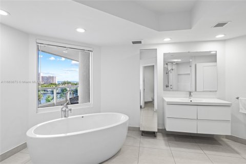 Condo in Aventura, Florida, 3 bedrooms  № 1860215 - photo 26