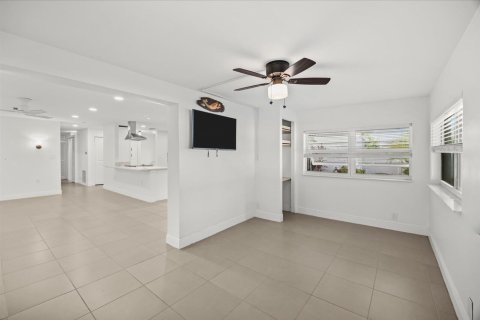 Villa ou maison à vendre à St. Lucie, Floride: 2 chambres, 146.79 m2 № 2397233 - photo 19