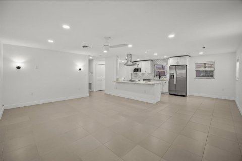 Villa ou maison à vendre à St. Lucie, Floride: 2 chambres, 146.79 m2 № 2397233 - photo 9