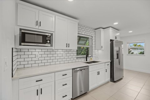 Villa ou maison à vendre à St. Lucie, Floride: 2 chambres, 146.79 m2 № 2397233 - photo 12