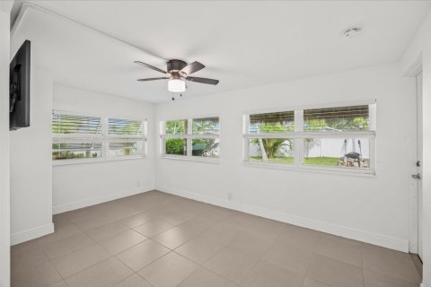 Villa ou maison à vendre à St. Lucie, Floride: 2 chambres, 146.79 m2 № 2397233 - photo 18