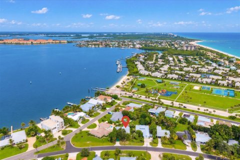 Villa ou maison à vendre à St. Lucie, Floride: 2 chambres, 146.79 m2 № 2397233 - photo 2