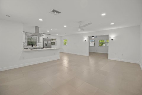 Villa ou maison à vendre à St. Lucie, Floride: 2 chambres, 146.79 m2 № 2397233 - photo 17