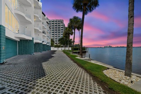Touwnhouse à vendre à Tampa, Floride: 2 chambres, 120.4 m2 № 2200095 - photo 2