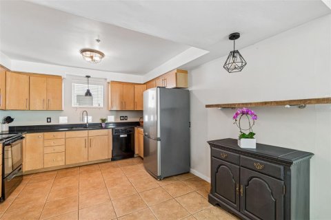 Touwnhouse à vendre à Tampa, Floride: 2 chambres, 120.4 m2 № 2200095 - photo 9