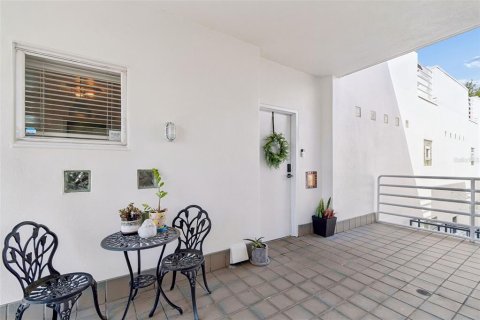 Touwnhouse à vendre à Tampa, Floride: 2 chambres, 120.4 m2 № 2200095 - photo 6