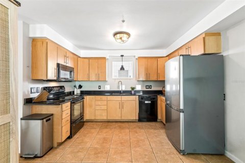 Touwnhouse à vendre à Tampa, Floride: 2 chambres, 120.4 m2 № 2200095 - photo 11