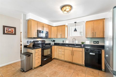 Touwnhouse à vendre à Tampa, Floride: 2 chambres, 120.4 m2 № 2200095 - photo 12
