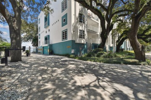 Townhouse in Tampa, Florida 2 bedrooms, 120.4 sq.m. № 2200095