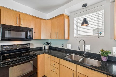 Touwnhouse à vendre à Tampa, Floride: 2 chambres, 120.4 m2 № 2200095 - photo 14