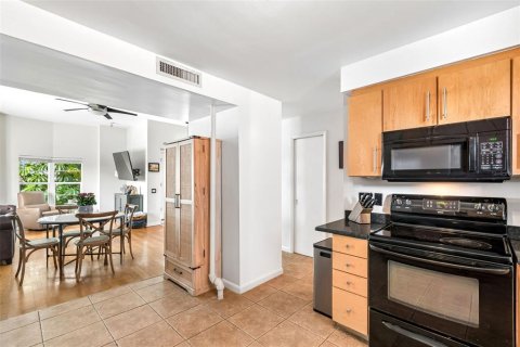Touwnhouse à vendre à Tampa, Floride: 2 chambres, 120.4 m2 № 2200095 - photo 16