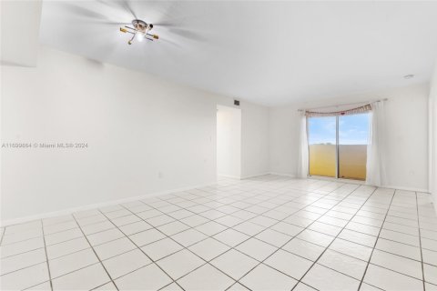 Condominio en venta en Miami, Florida, 3 dormitorios, 117.06 m2 № 1691912 - foto 11