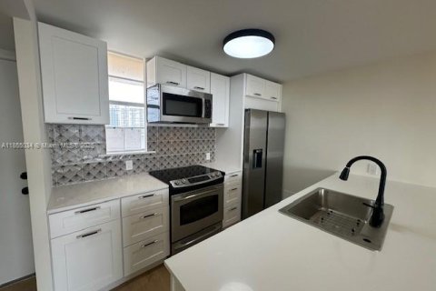 Condo in Aventura, Florida, 1 bedroom  № 1874203 - photo 13