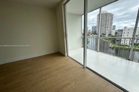 Condo in Aventura, Florida, 1 bedroom  № 1874203 - photo 2