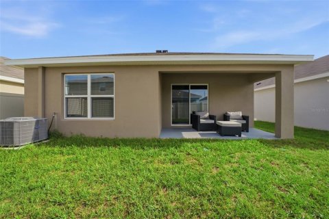 House in Zephyrhills, Florida 3 bedrooms, 147.16 sq.m. № 2235637 - photo 28
