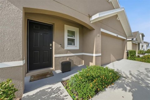 House in Zephyrhills, Florida 3 bedrooms, 147.16 sq.m. № 2235637 - photo 3