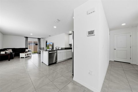 House in Zephyrhills, Florida 3 bedrooms, 147.16 sq.m. № 2235637 - photo 4
