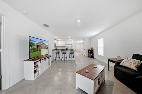 House in Zephyrhills, Florida 3 bedrooms, 147.16 sq.m. № 2235637 - photo 8