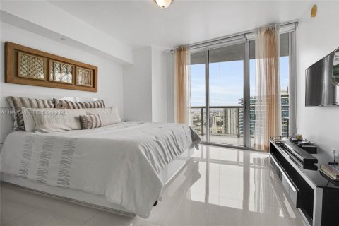 Condo in Miami, Florida, 2 bedrooms № 2080943 - photo 15