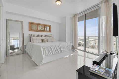 Condo in Miami, Florida, 2 bedrooms № 2080943 - photo 5