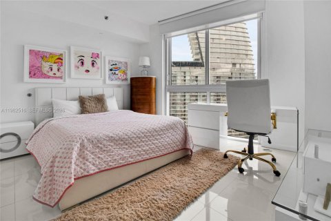 Condo in Miami, Florida, 2 bedrooms № 2080943 - photo 11