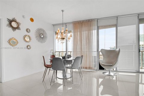 Condo in Miami, Florida, 2 bedrooms № 2080943 - photo 18