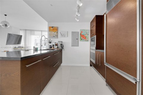 Condo in Miami, Florida, 2 bedrooms № 2080943 - photo 10