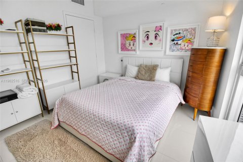 Condo in Miami, Florida, 2 bedrooms № 2080943 - photo 26
