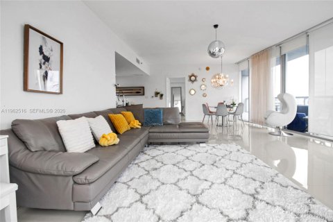 Condo in Miami, Florida, 2 bedrooms № 2080943 - photo 21