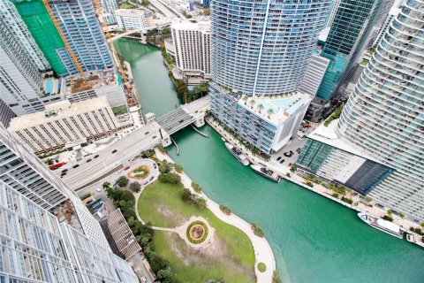 Condo in Miami, Florida, 2 bedrooms № 2080943 - photo 2