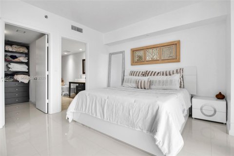 Condo in Miami, Florida, 2 bedrooms № 2080943 - photo 6