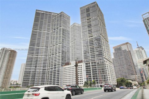 Condo in Miami, Florida, 2 bedrooms № 2080943 - photo 23