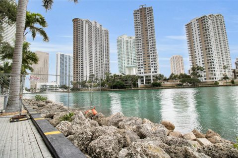 Condo in Miami, Florida, 2 bedrooms № 2080943 - photo 19